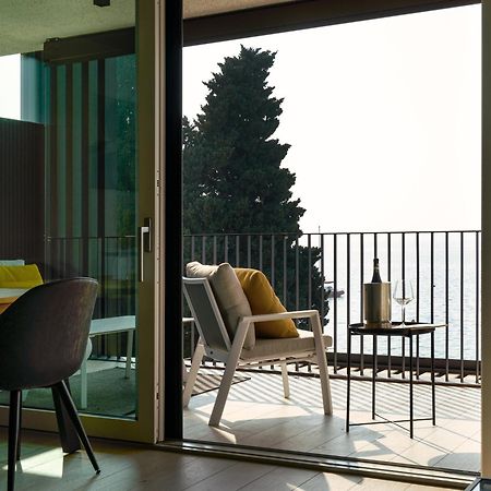 Salvatorehomes - Luxurious Dreamview Waterfront Apartment In Torri Del Benaco With Pool - Casa Azura - A 5 Star Luxury Collection At Lake Garda Экстерьер фото
