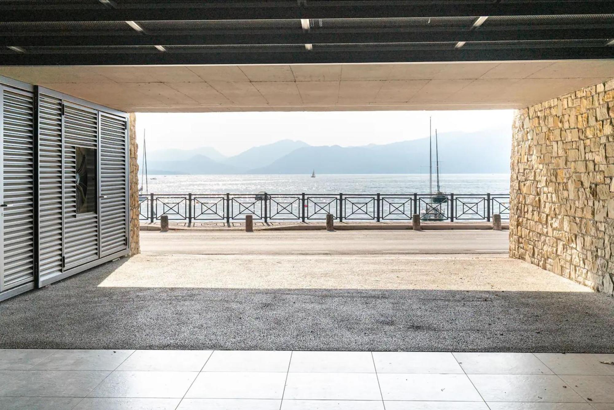 Salvatorehomes - Luxurious Dreamview Waterfront Apartment In Torri Del Benaco With Pool - Casa Azura - A 5 Star Luxury Collection At Lake Garda Экстерьер фото