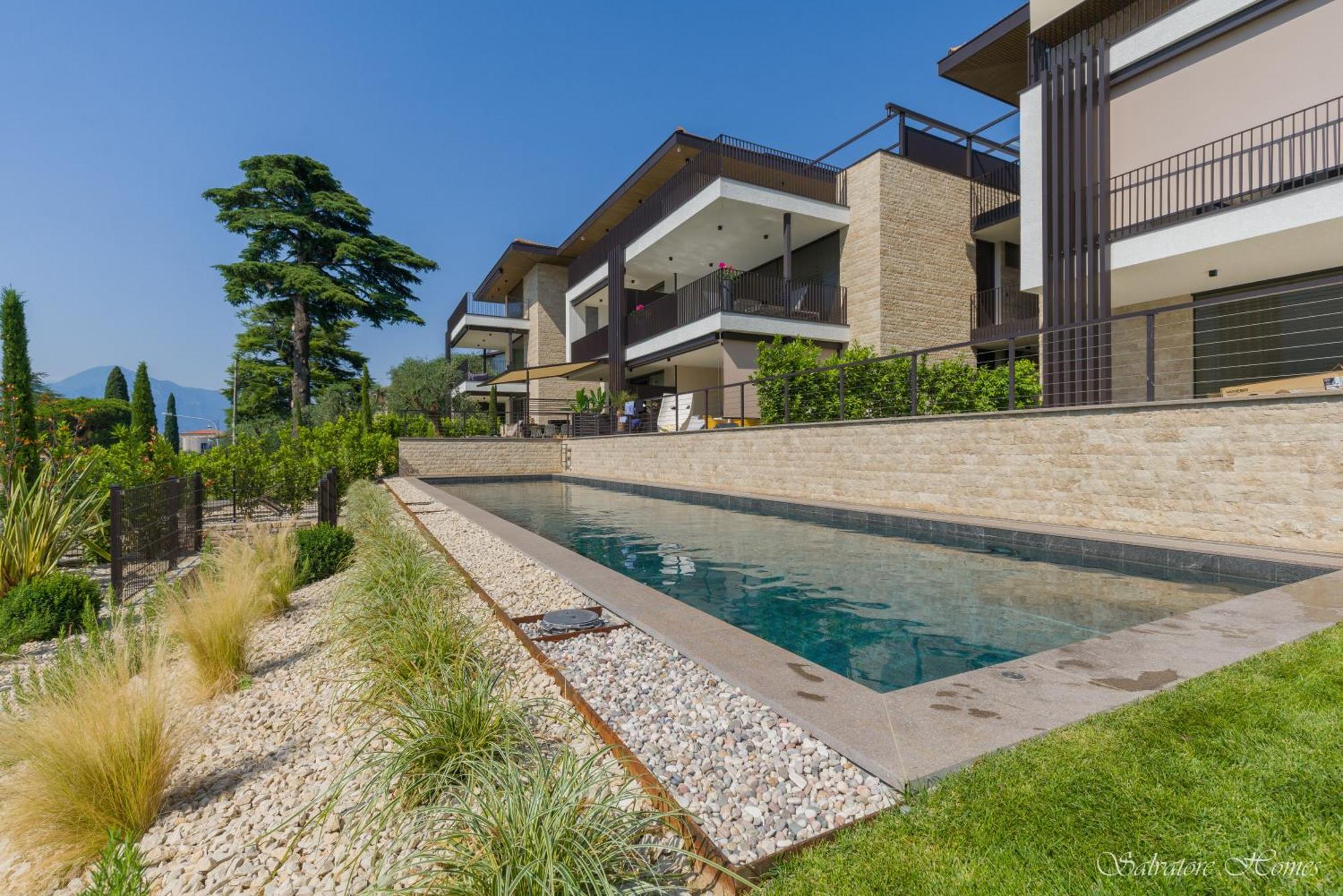 Salvatorehomes - Luxurious Dreamview Waterfront Apartment In Torri Del Benaco With Pool - Casa Azura - A 5 Star Luxury Collection At Lake Garda Экстерьер фото