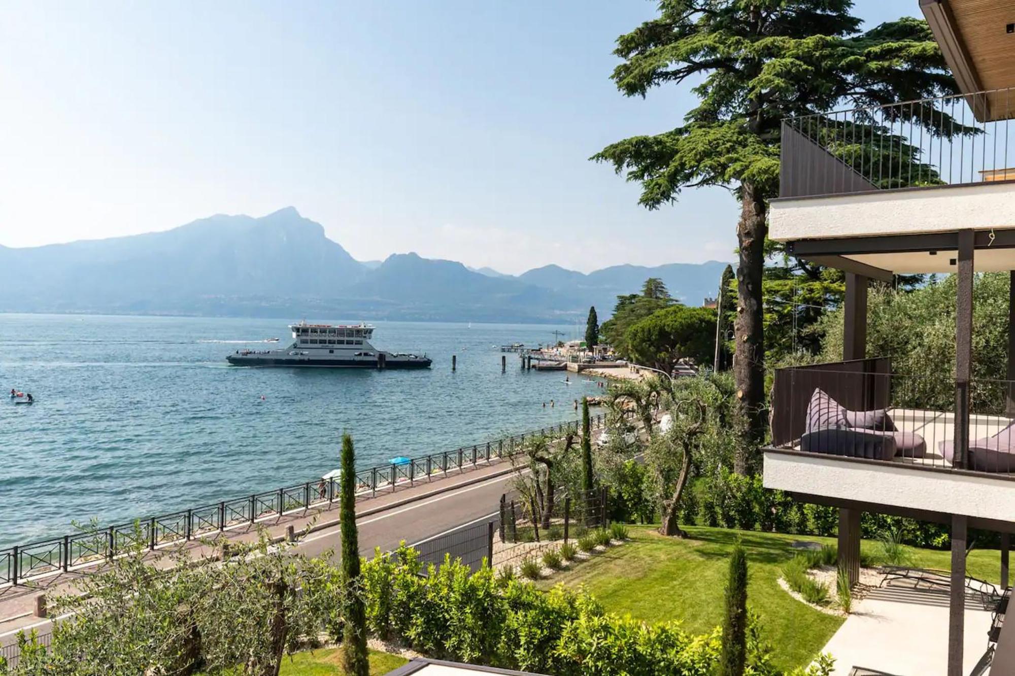 Salvatorehomes - Luxurious Dreamview Waterfront Apartment In Torri Del Benaco With Pool - Casa Azura - A 5 Star Luxury Collection At Lake Garda Экстерьер фото