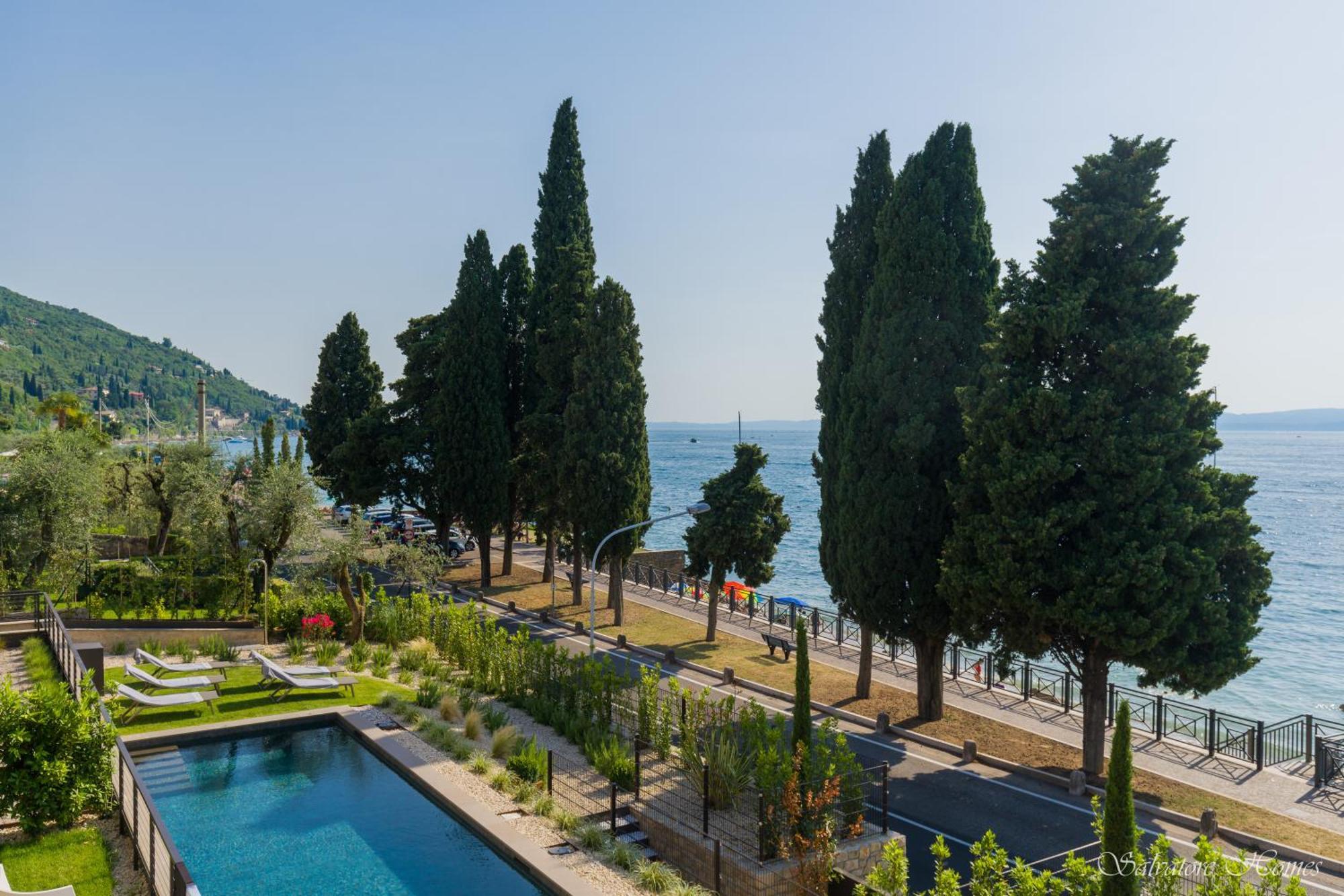 Salvatorehomes - Luxurious Dreamview Waterfront Apartment In Torri Del Benaco With Pool - Casa Azura - A 5 Star Luxury Collection At Lake Garda Экстерьер фото