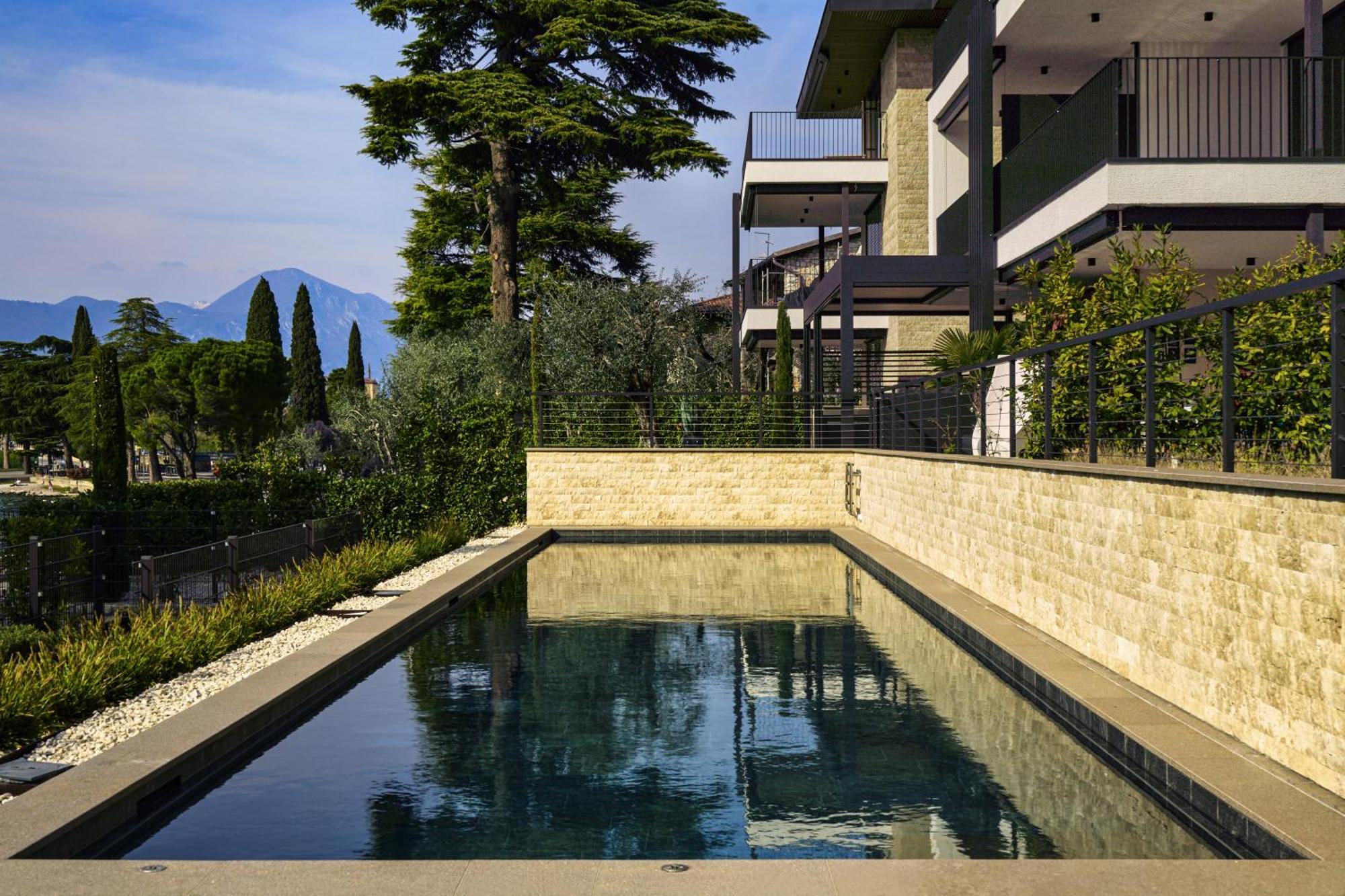 Salvatorehomes - Luxurious Dreamview Waterfront Apartment In Torri Del Benaco With Pool - Casa Azura - A 5 Star Luxury Collection At Lake Garda Экстерьер фото