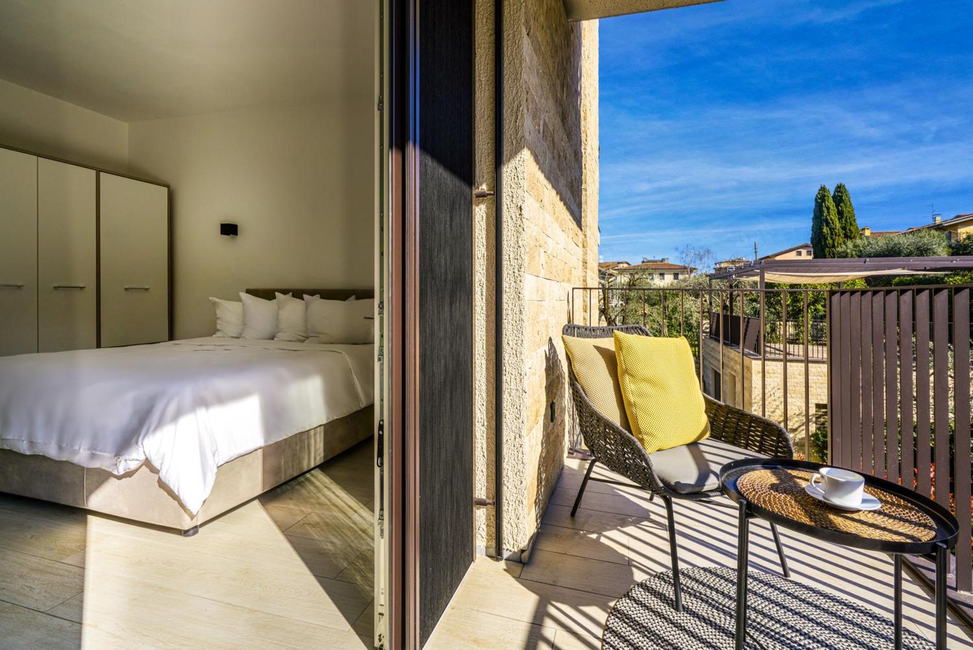Salvatorehomes - Luxurious Dreamview Waterfront Apartment In Torri Del Benaco With Pool - Casa Azura - A 5 Star Luxury Collection At Lake Garda Экстерьер фото