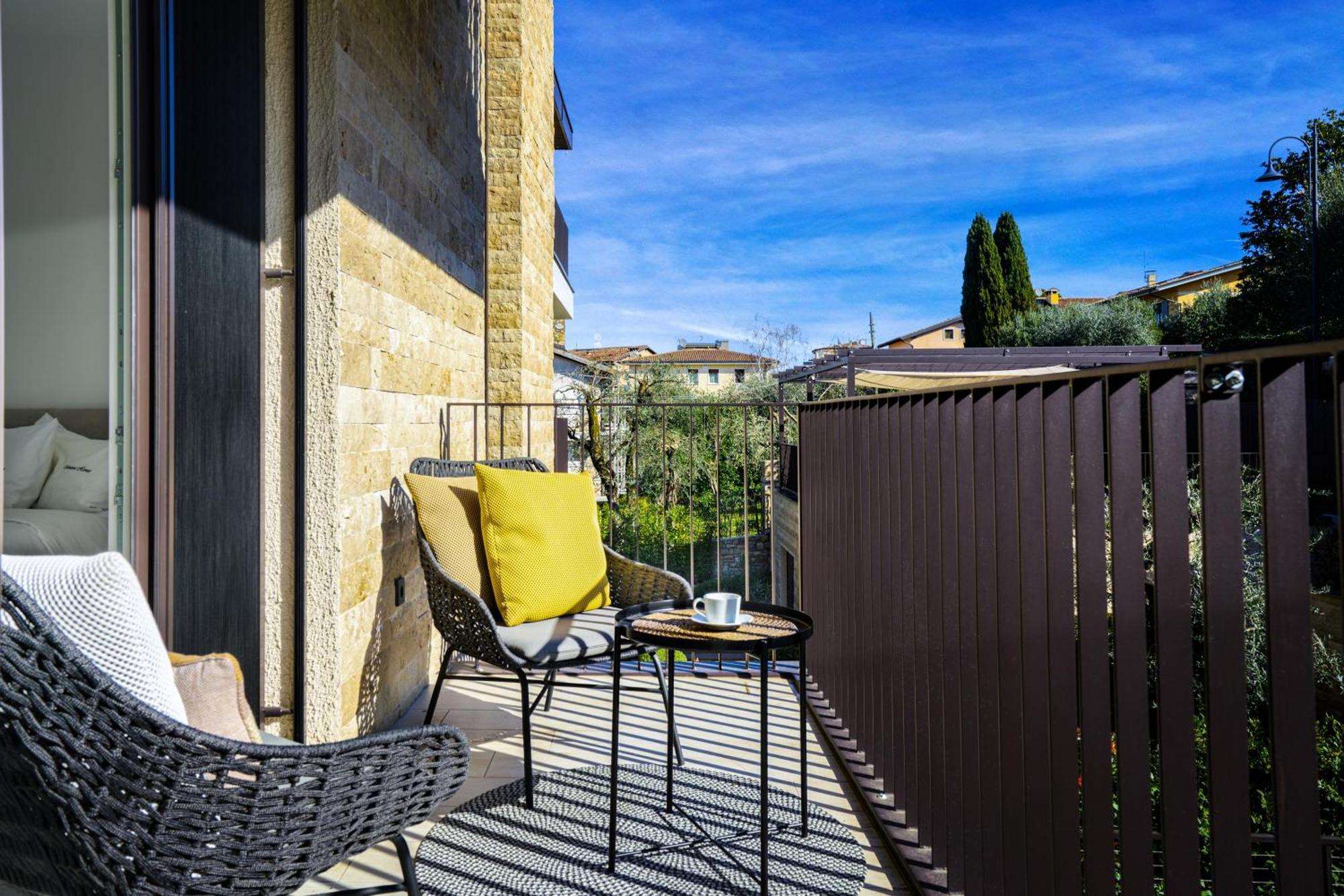 Salvatorehomes - Luxurious Dreamview Waterfront Apartment In Torri Del Benaco With Pool - Casa Azura - A 5 Star Luxury Collection At Lake Garda Экстерьер фото