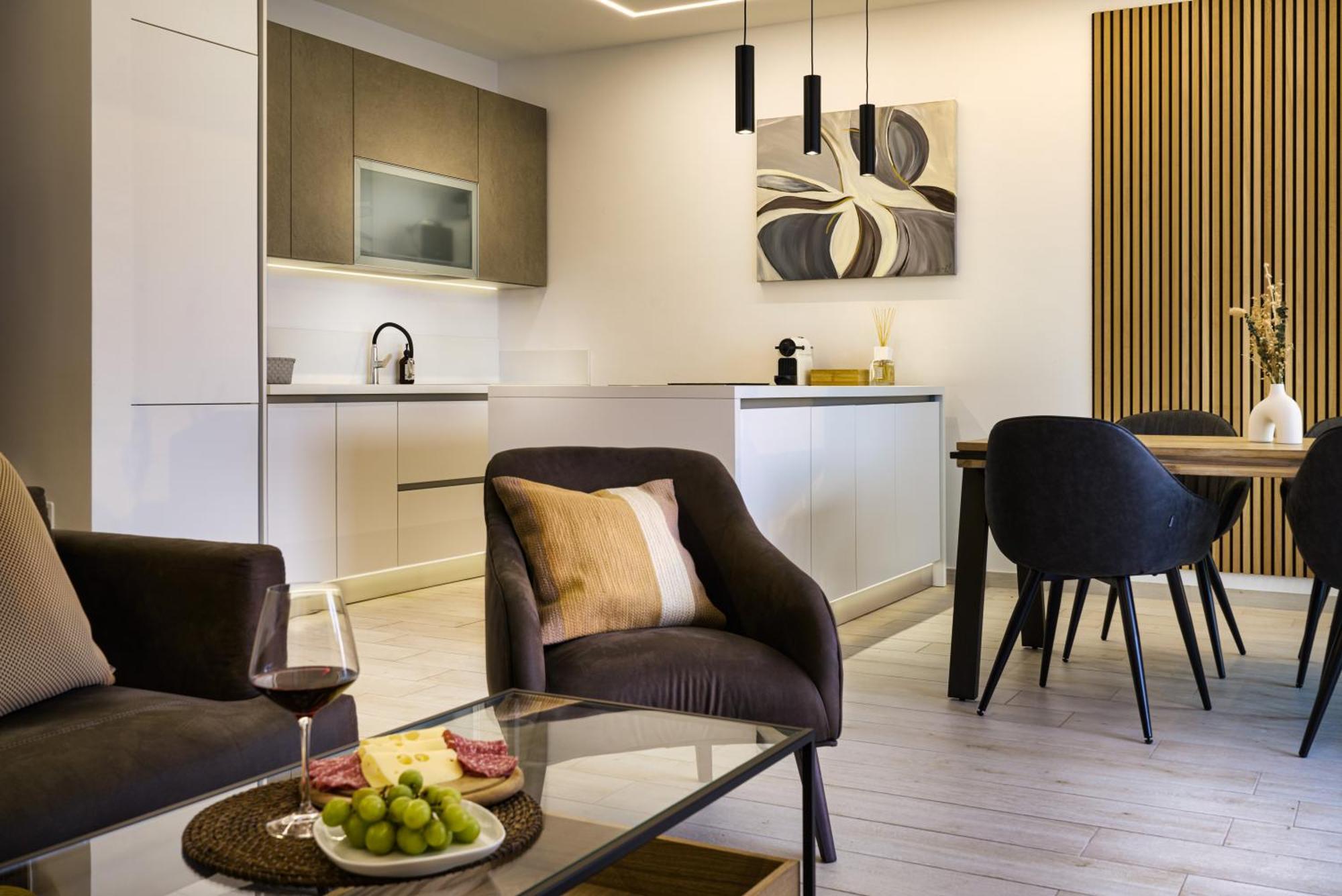 Salvatorehomes - Luxurious Dreamview Waterfront Apartment In Torri Del Benaco With Pool - Casa Azura - A 5 Star Luxury Collection At Lake Garda Экстерьер фото