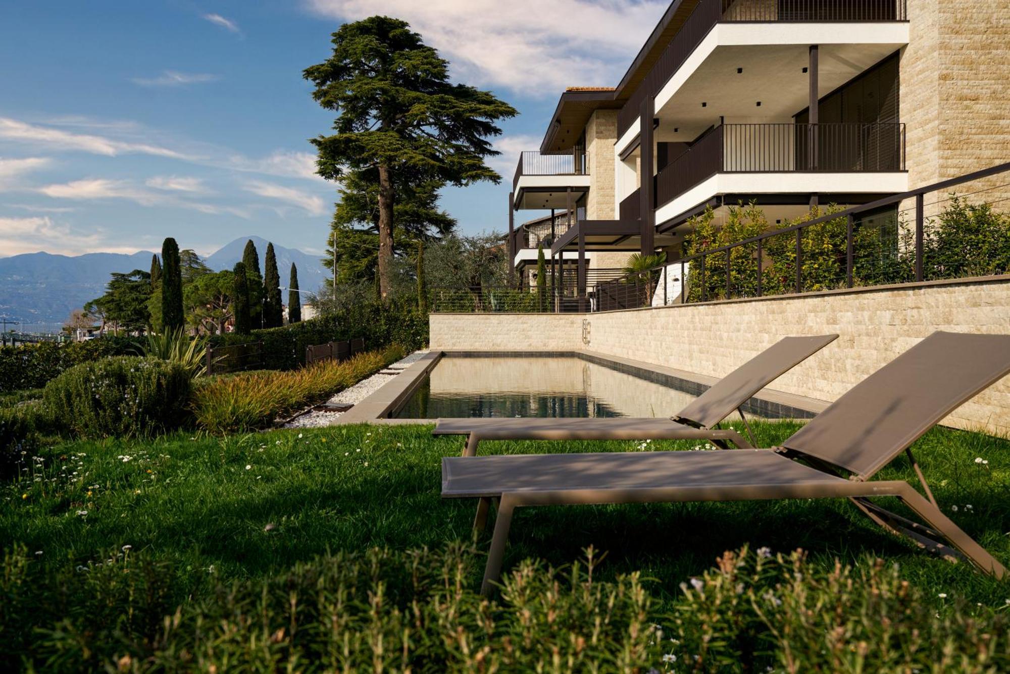 Salvatorehomes - Luxurious Dreamview Waterfront Apartment In Torri Del Benaco With Pool - Casa Azura - A 5 Star Luxury Collection At Lake Garda Экстерьер фото