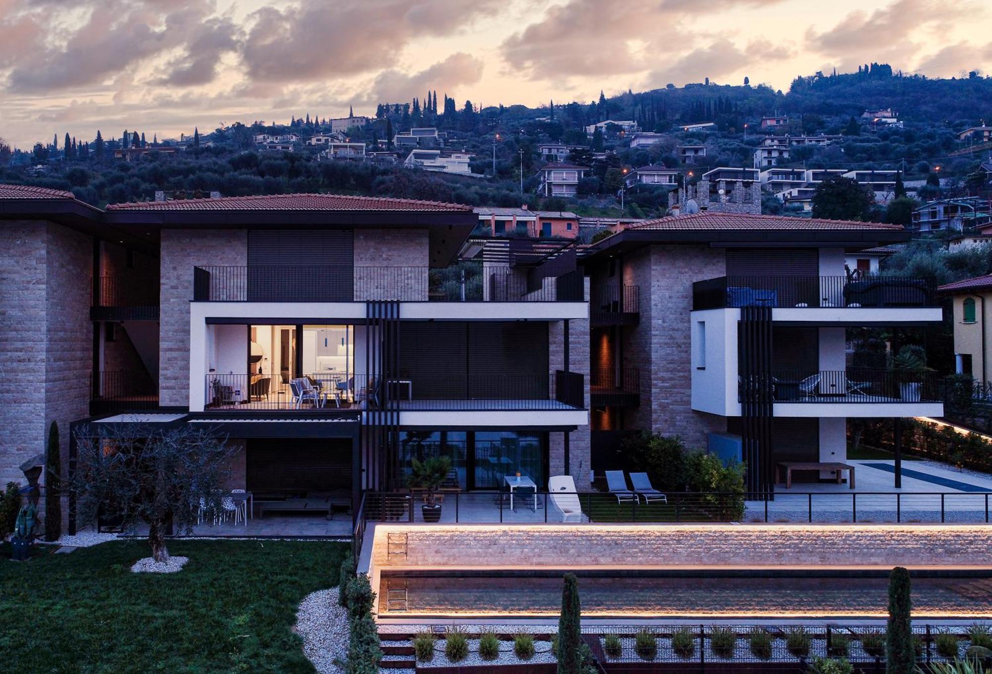 Salvatorehomes - Luxurious Dreamview Waterfront Apartment In Torri Del Benaco With Pool - Casa Azura - A 5 Star Luxury Collection At Lake Garda Экстерьер фото